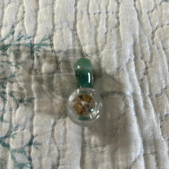 Glass pendant with shells and sand - Picture 2 of 5